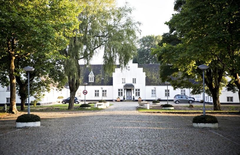Konferencen finder sted midt i naturskønne omgivelser på Brandbjerg Højskole.