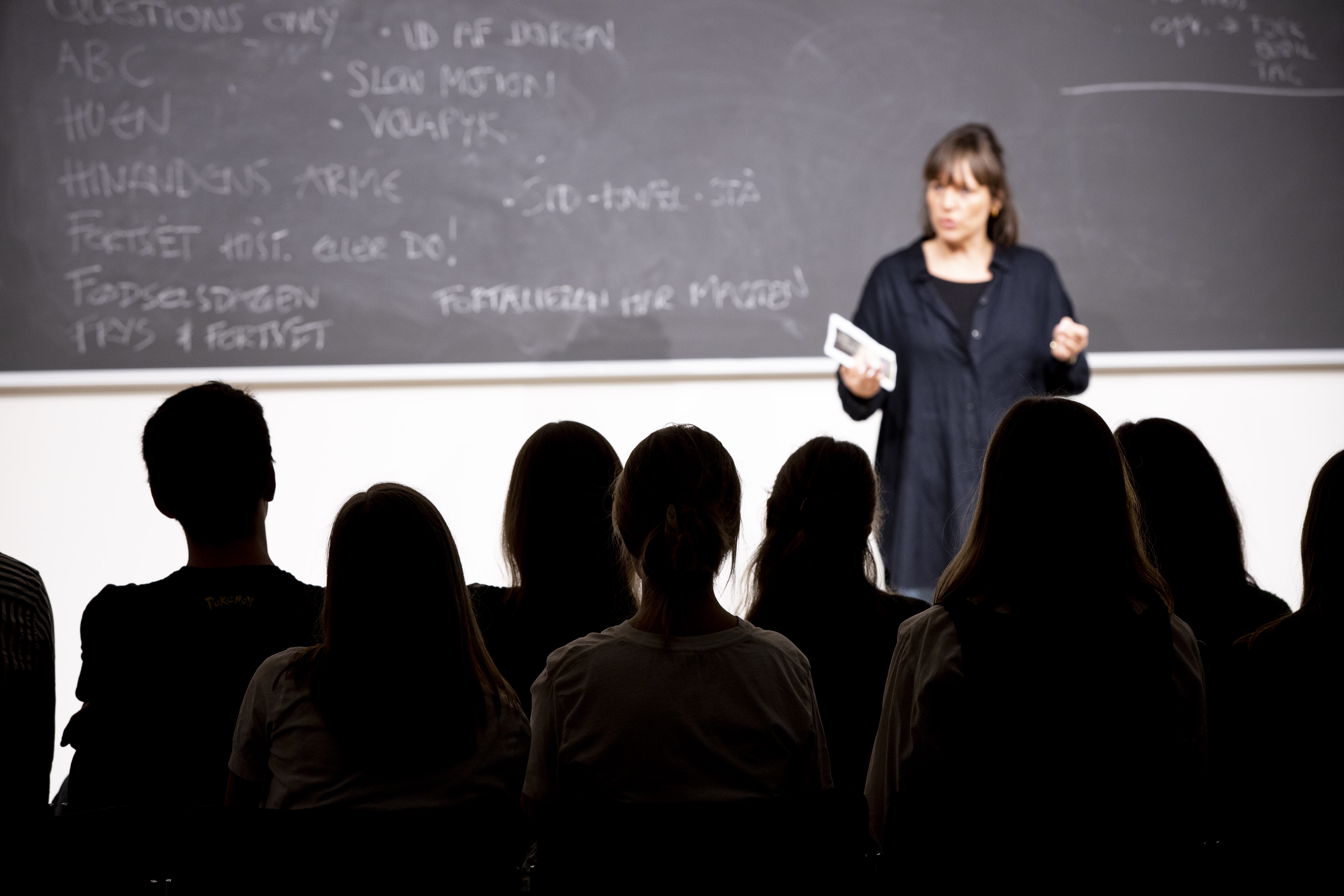 Endnu en måneds kompensation til folkeoplysning