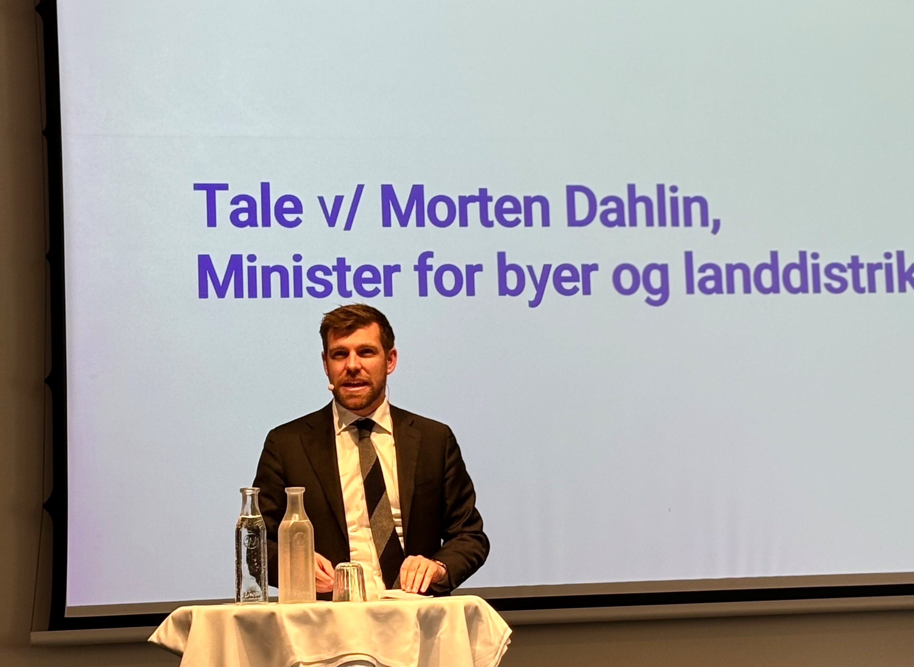 Morten Dahlin holdt tale på DFS' årsmøde. Foto: DFS